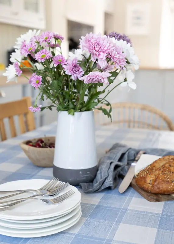 flowers-on-kitchen-table