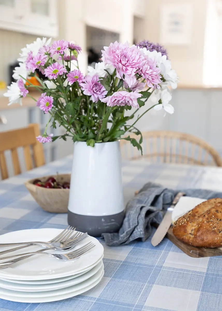 flowers-on-kitchen-table