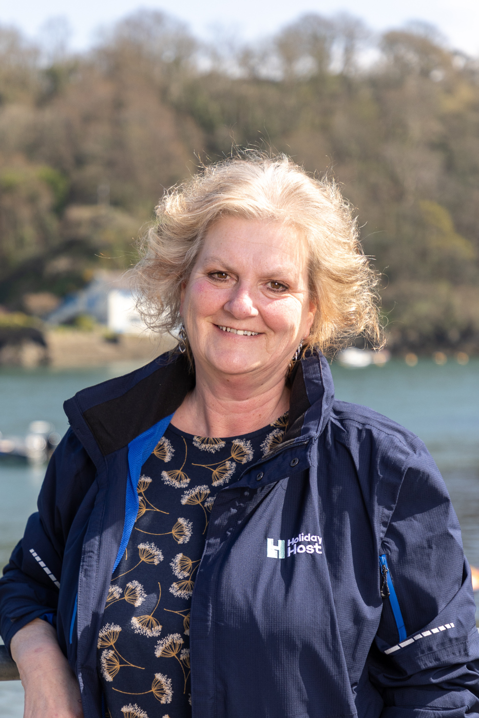 Tracy Fowey Host