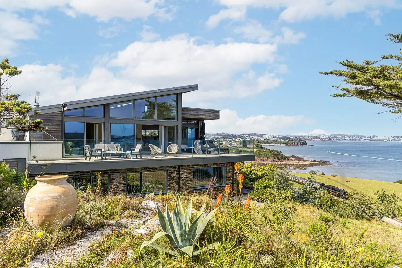Coastal luxury & panoramic sea views over Torbay